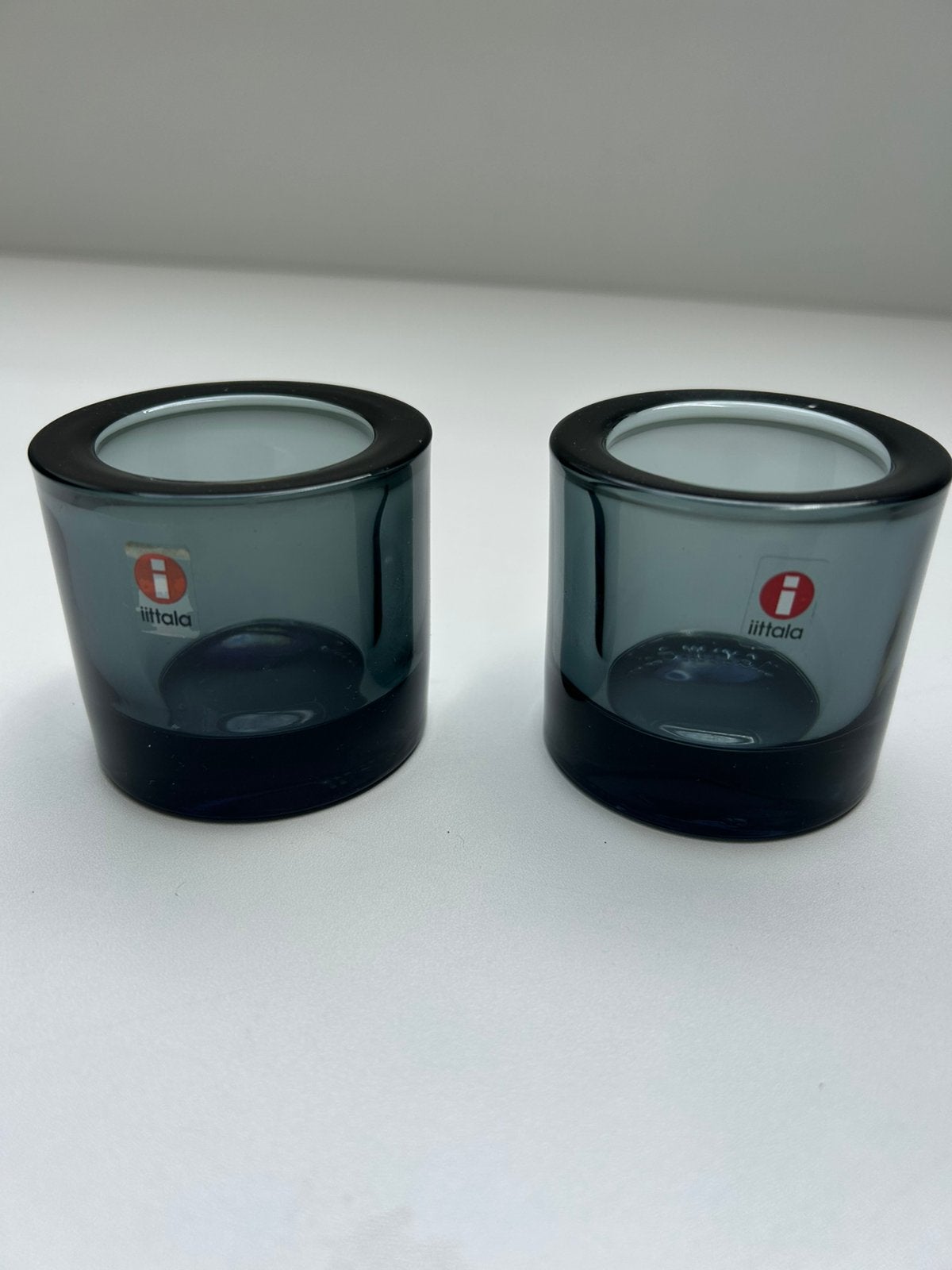 2 x grijze iittala kivi waxinelichthouder 6 cm, Ophalen of Verzenden, Zo goed als nieuw, Waxinelichthouder, Iittala