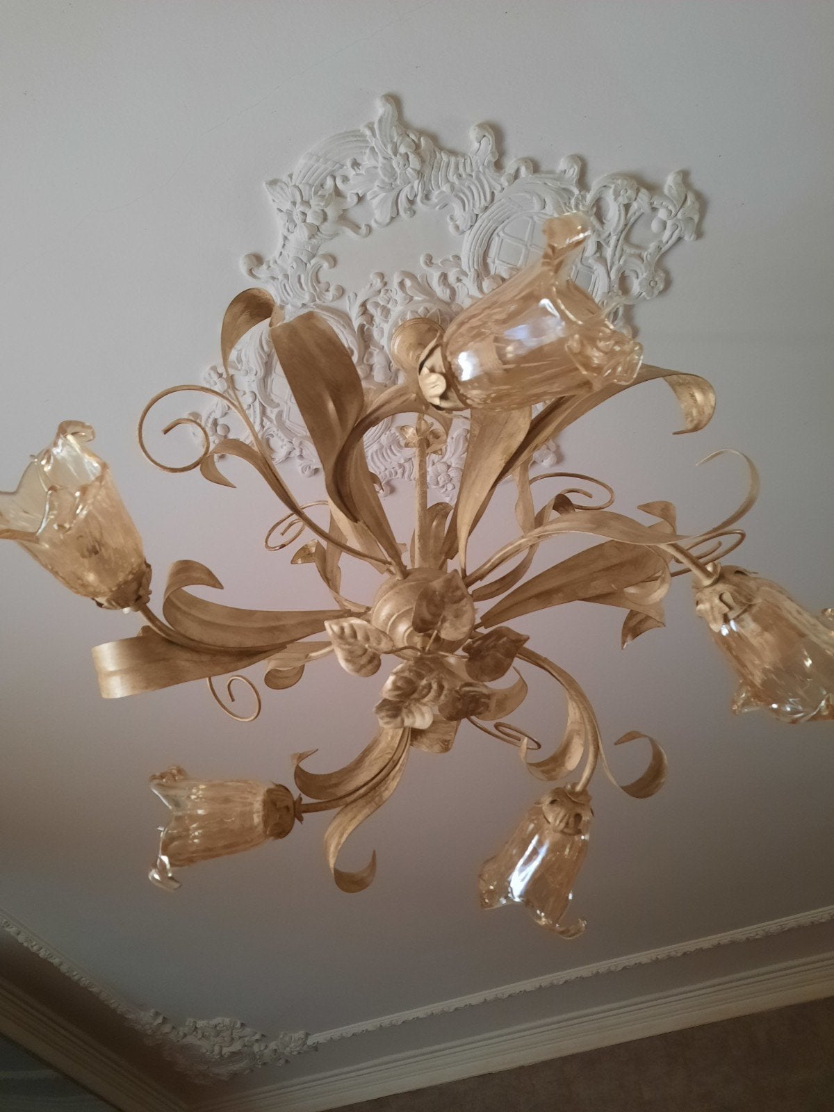 2 creme met goud kleurige Kroonluchters met Bloemmotief, Huis en Inrichting, Ophalen, Gebruikt, Glas, Klassiek, Barok, Luxe