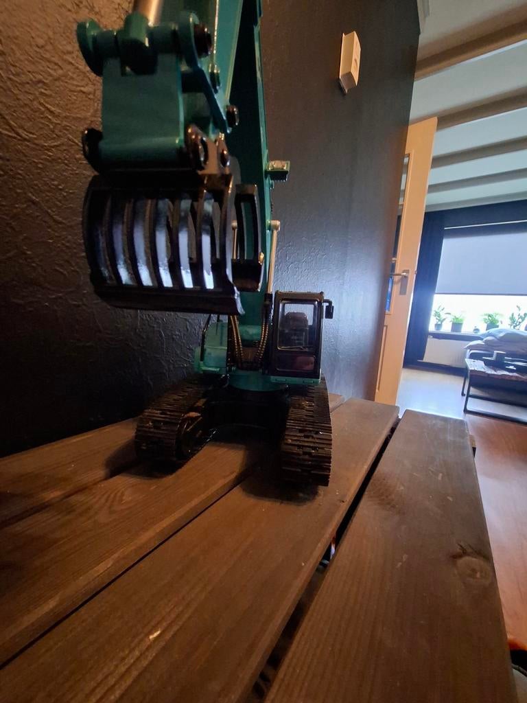 Afstandsbestuurbare Graafmachine met Accessoires, Ophalen of Verzenden, Zo goed als nieuw