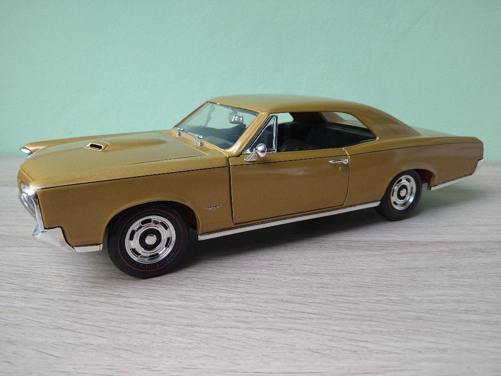 1966 Pontiac GTO Ertl 1:18 Gold / Red Line Wheels, Ophalen of Verzenden, Zo goed als nieuw, Auto, ERTL