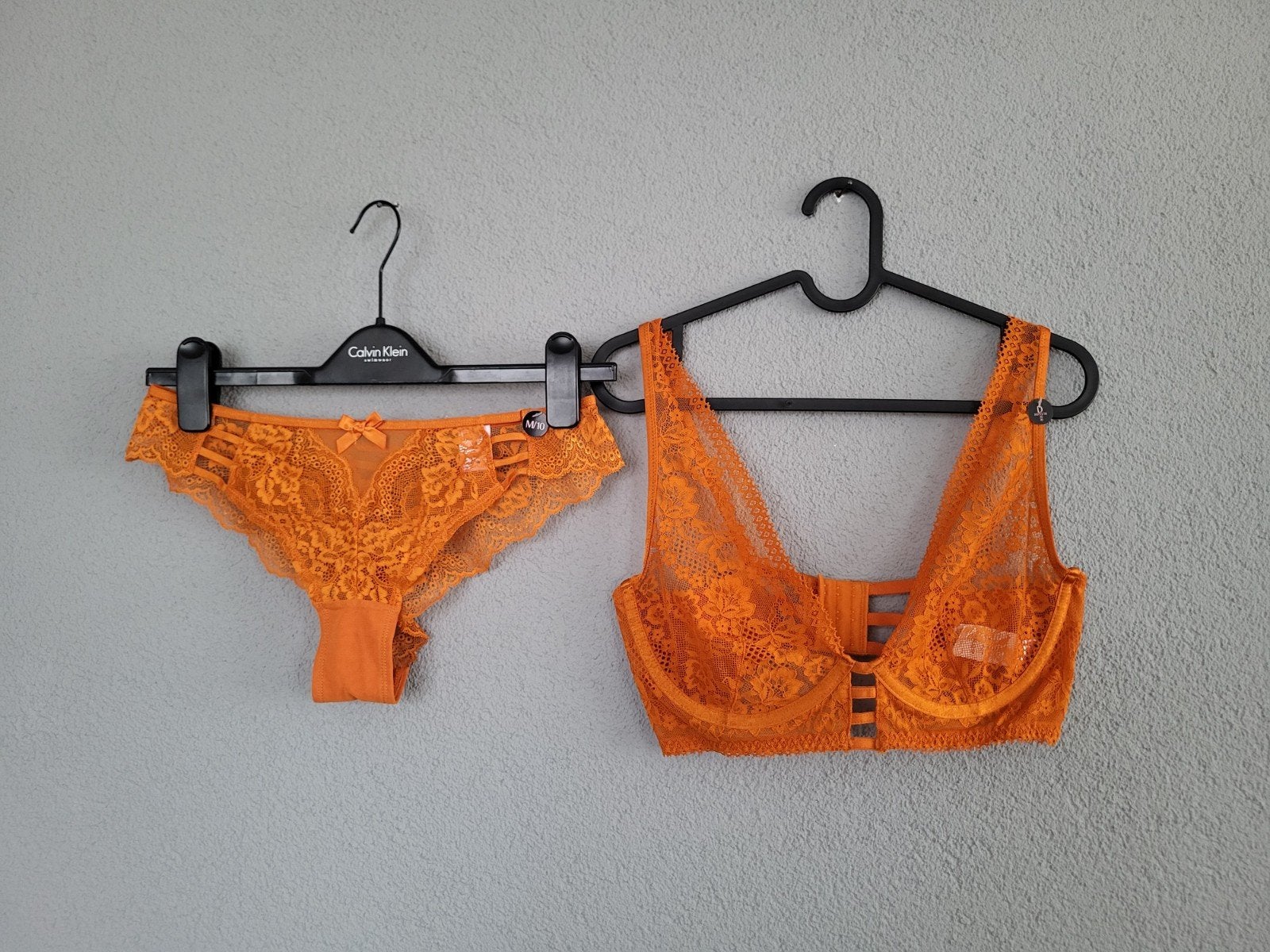 Hunkemöller kanten lingerieset maat 80D & maat M nieuw, Hunkemöller, Verzenden, Oranje, Setje