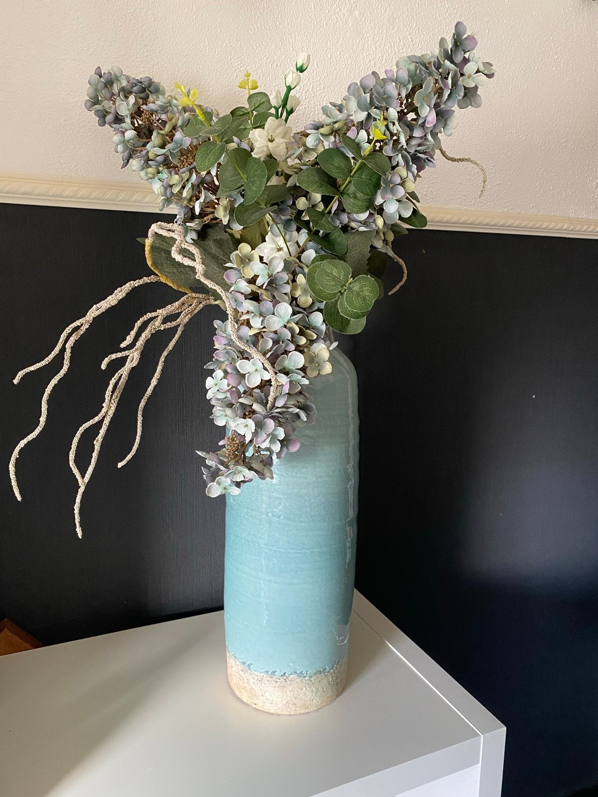 Grote turquoise vaas met bloemen, Ophalen, Blauw, Inclusief decoratie, Zo goed als nieuw