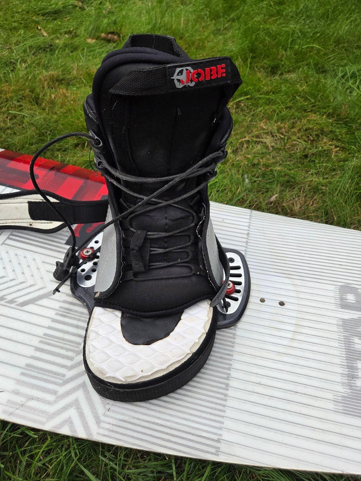 Wakeboard, trickski, zwemvest en wetsuit shortie, Ophalen, Gebruikt, Board en Schoenen