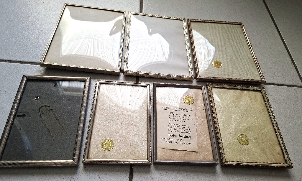vintage metalen fotolijstjes- oude lijstjes met gebogen glas, Audio, Tv en Foto, Fotografie | Fotolijsten, Gebruikt, Zilver, Metaal