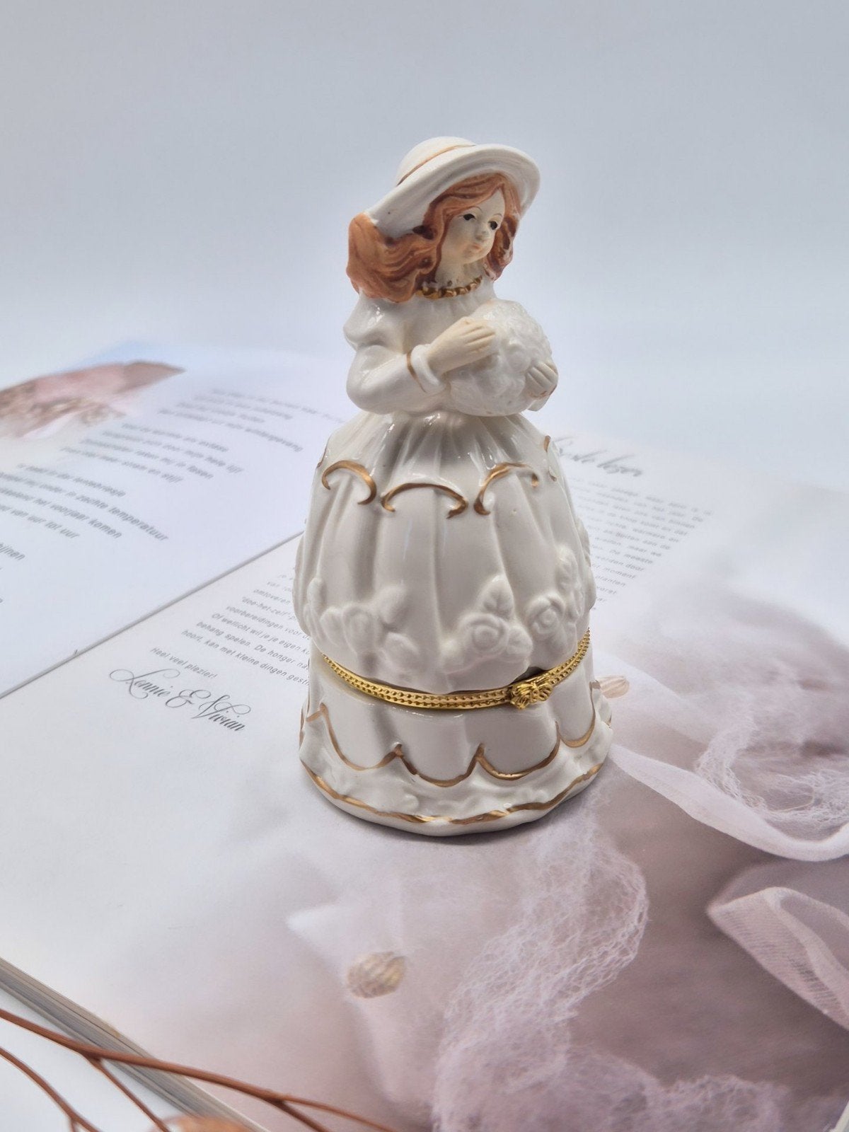 Porseleinen Sieradendoosje Dame met Gouden Accent, Ophalen of Verzenden