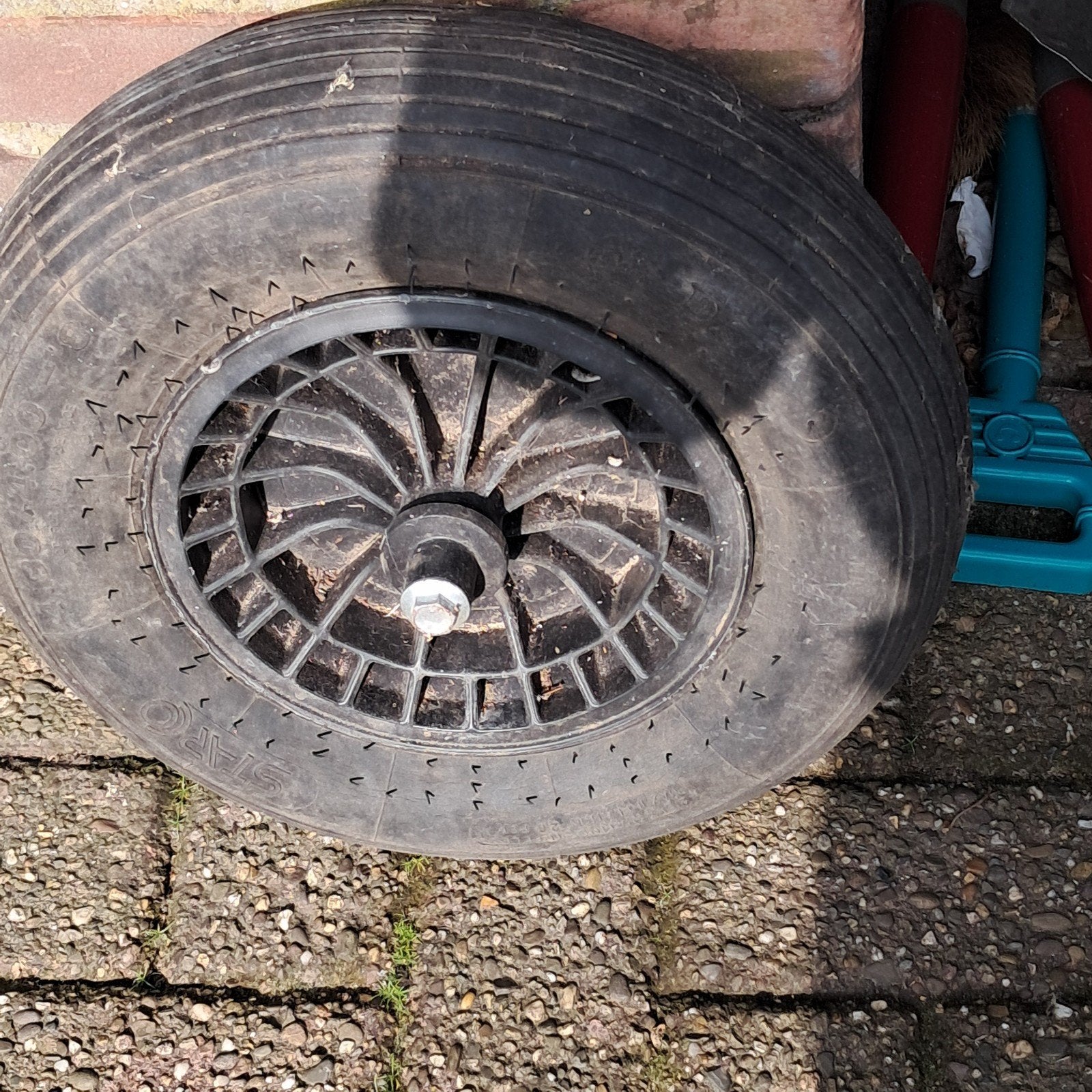 Goed kruiwagenwiel - stevig en betrouwbaar, Tuin en Terras, Kruiwagens, Ophalen of Verzenden, Gebruikt, Handmatig, Eenwielig