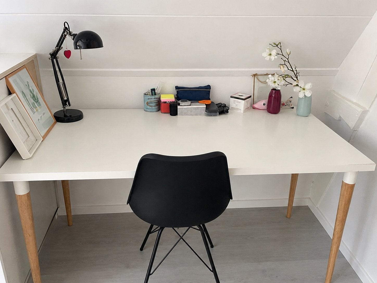 Ikea bureau 150x70 cm - Wit met houten poten, Ophalen, Demontabel, Gebruikt, IKEA