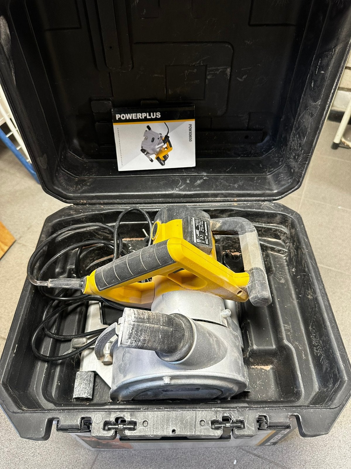 Powerplus sleuvenfrees van 1800W, Doe-het-zelf en Verbouw, Gereedschap | Zaagmachines, Ophalen, 70 mm of meer, Overige typen, Zo goed als nieuw