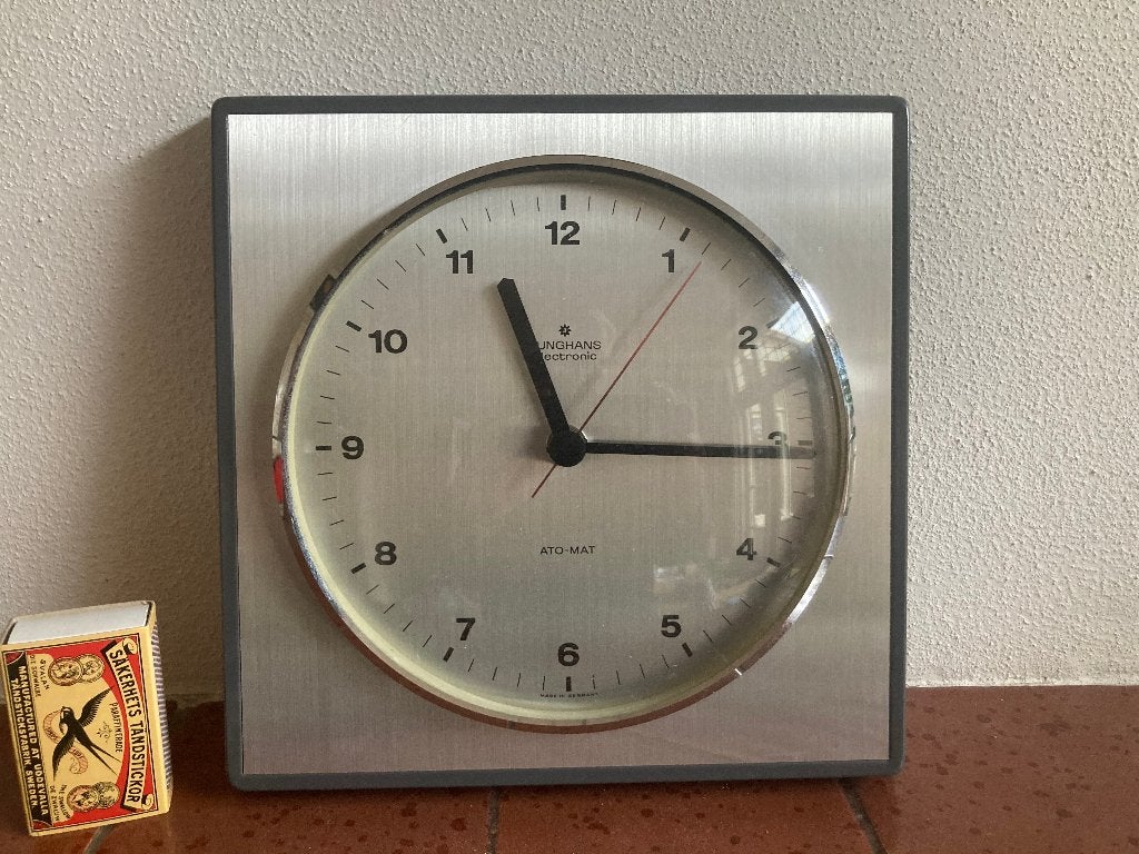 Vintage Junghans ato-mat zilver metalen muurklok vierkant, Ophalen of Verzenden, Zo goed als nieuw, Analoog, Wandklok