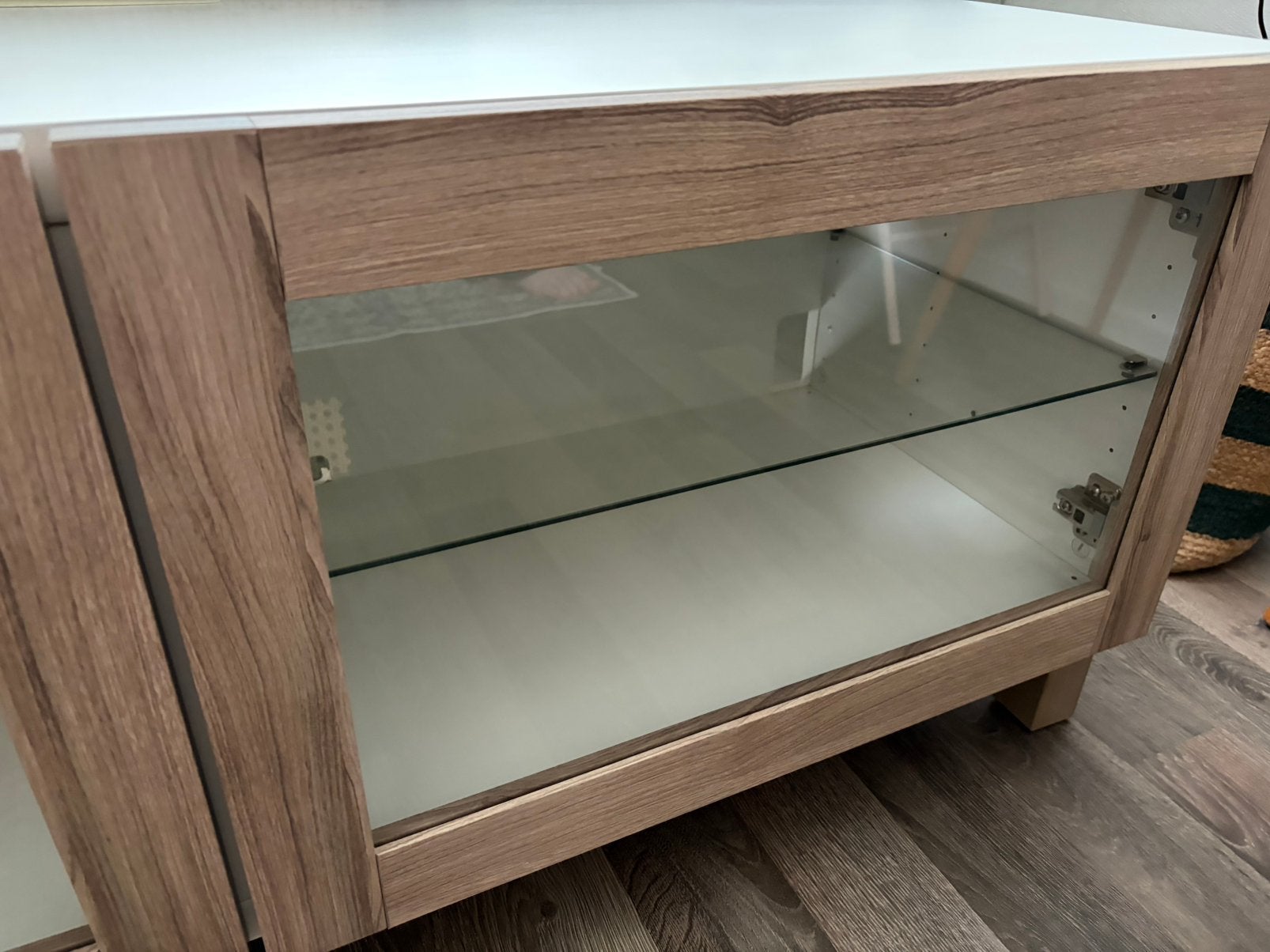 Mooi tv meubel met glazen deurtjes, Ophalen, 100 tot 150 cm, Zo goed als nieuw, Minder dan 100 cm