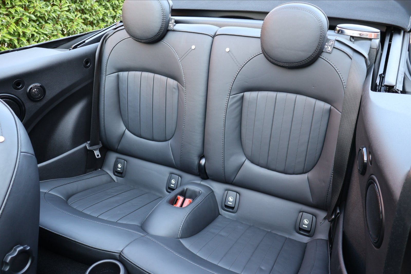 Foto 7 van Mini Cabrio 231pk JohnCooperWorks |2de eig.|LEER|Camera|19”