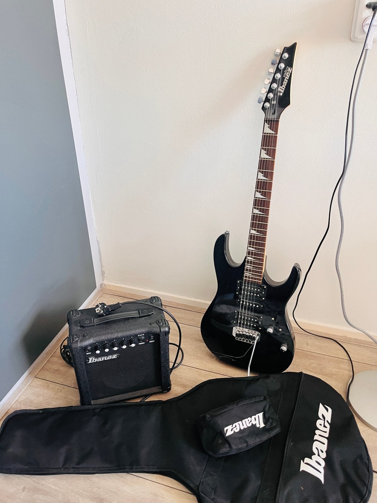 Ibanez GRG170DX met versterker en accessoires, Gebruikt, Ibanez, Met versterker, Ophalen of Verzenden