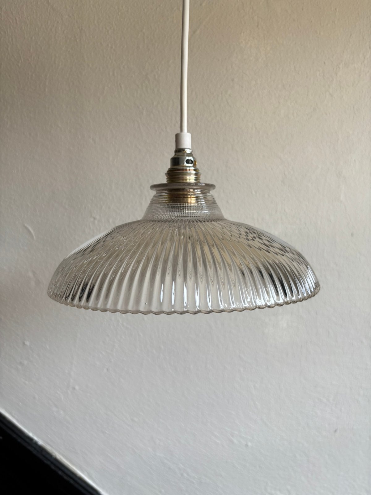 Vintage Franse holophane hanglamp lampenkap glas ribbel rond, Ophalen of Verzenden, Zo goed als nieuw, Glas