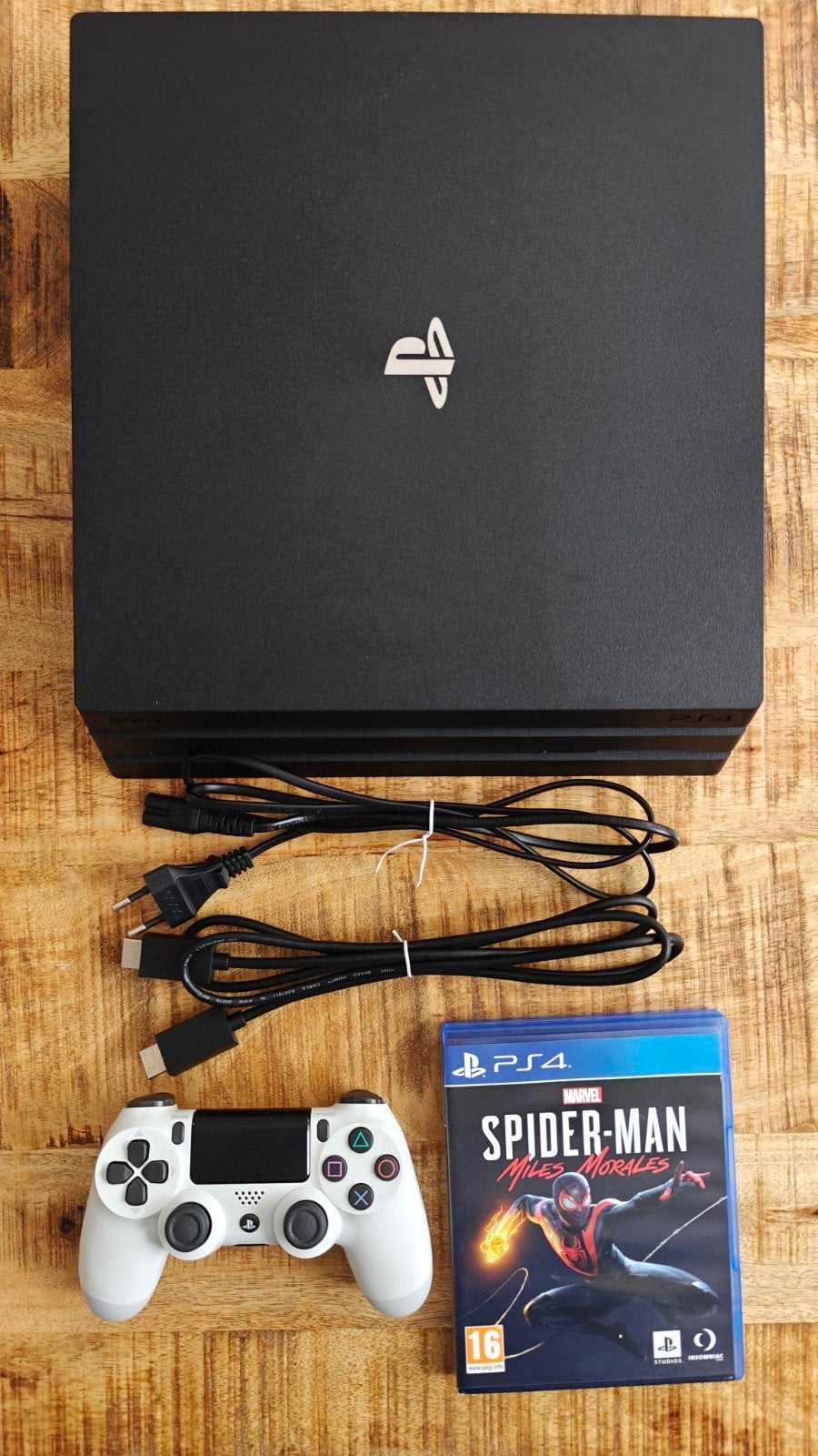 PS4 Pro 1TB met controller en Spider-Man Miles Morales, Met games, Ophalen of Verzenden, Zo goed als nieuw, 1 TB