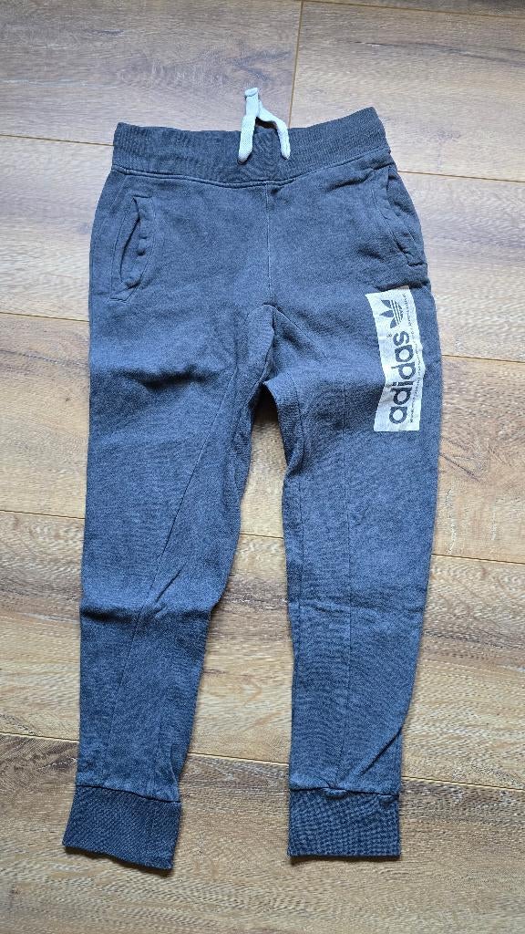 Grijze Adidas joggingbroek maat XS, Adidas, Ophalen of Verzenden, Driekwart, Maat 34 (XS) of kleiner