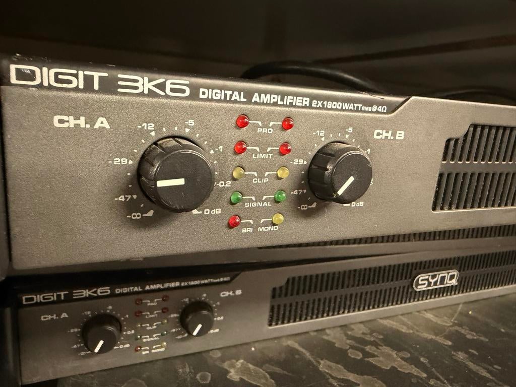 Synq Digit 3K6 Digitale Versterker - 2x1800W RMS, Ophalen, Gebruikt, 1000 watt of meer, P.A.