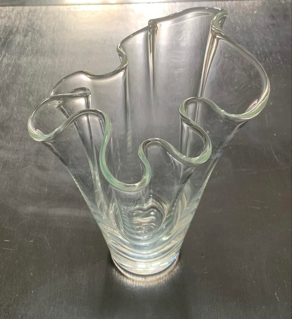 Glazen vaas met golvende rand, Antiek en Kunst, Antiek | Glas en Kristal, Ophalen of Verzenden