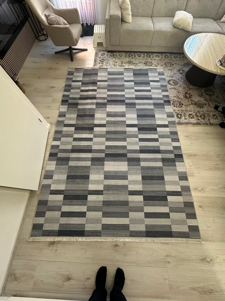 Modern grijs/zwart geblokt vloerkleed, Ophalen, 150 tot 200 cm, 200 cm of meer, Zo goed als nieuw