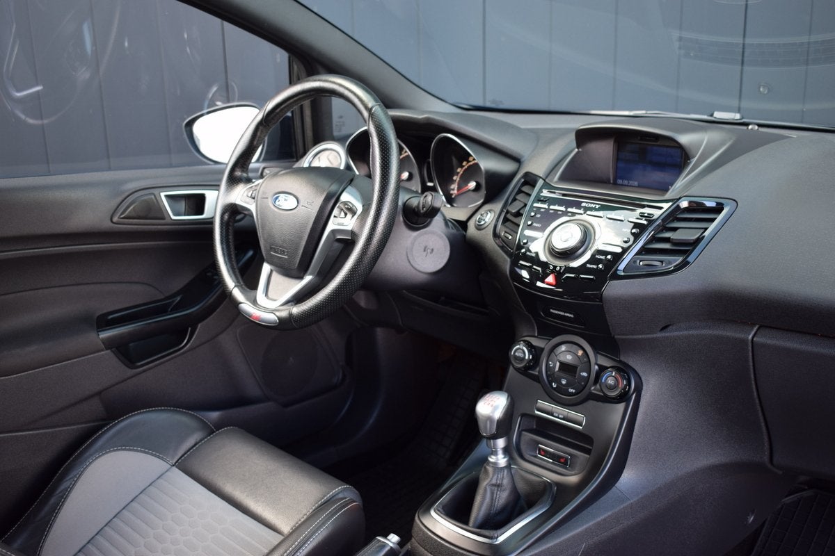 Ford Fiesta 1.6 ST2 180pk Recaro Sportstoelen | Xenon | Half, Voorwielaandrijving, 1596 cc, 1063 kg, Gebruikt
