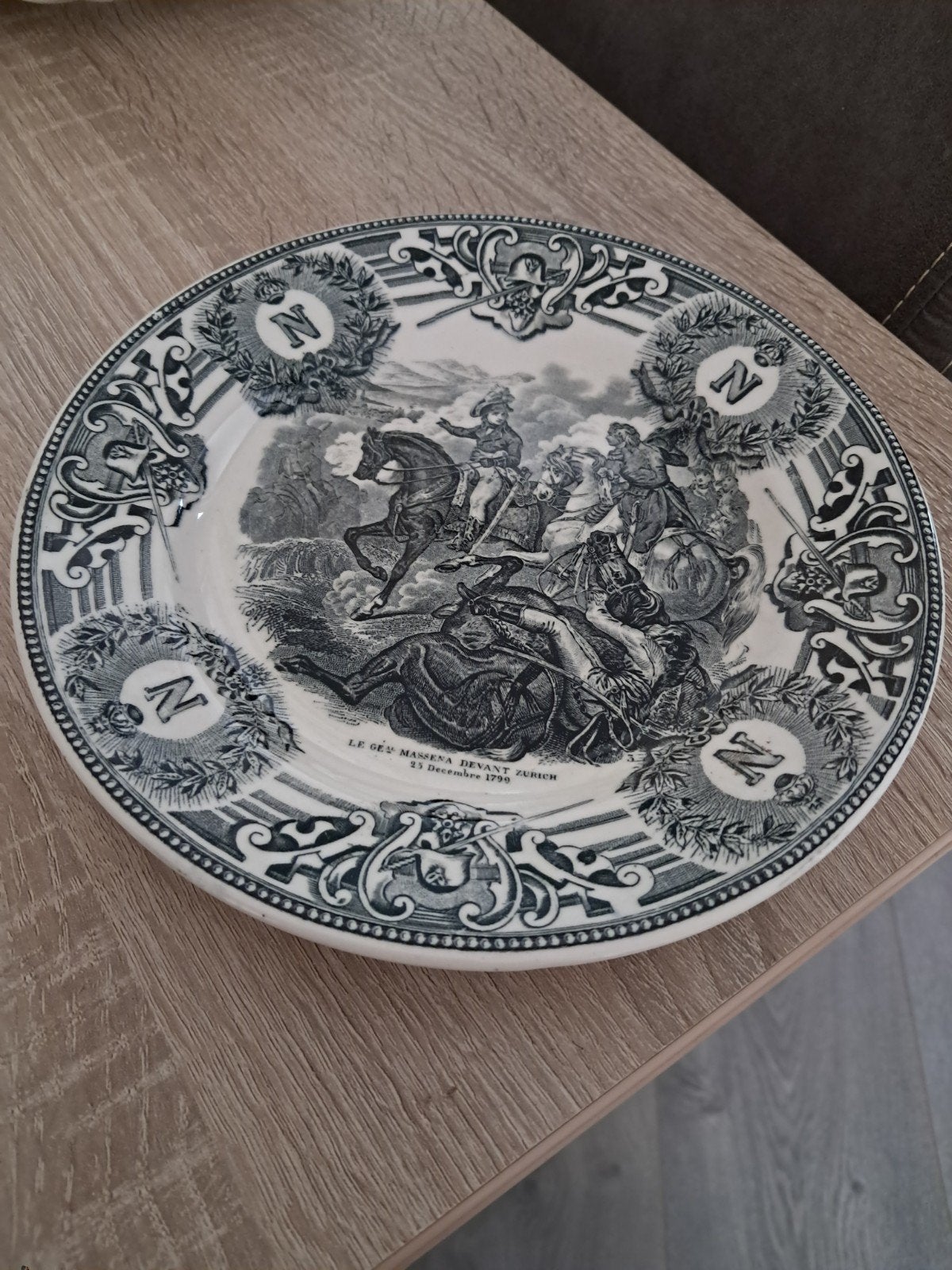 Antiek Boch Frères La Louvière bord - Slag bij Zürich, Antiek en Kunst, Antiek | Servies los, Ophalen of Verzenden