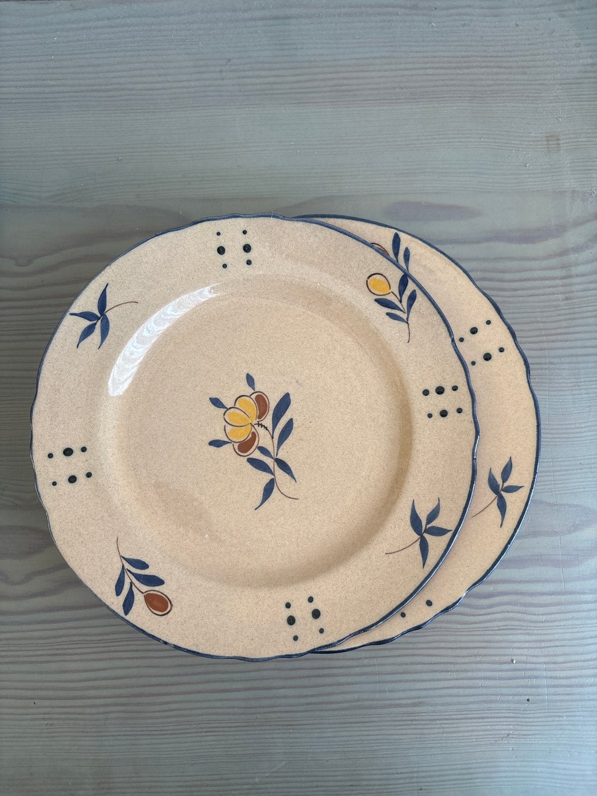 Balmoral Castle Pottery Borden met Bloemmotief, Ophalen