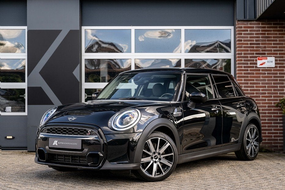 MINI Cooper S 5-Deurs Classic Trim | Sportstoel | Camera | S, Auto's, Gebruikt, 4 cilinders, Leder en Stof, Zwart