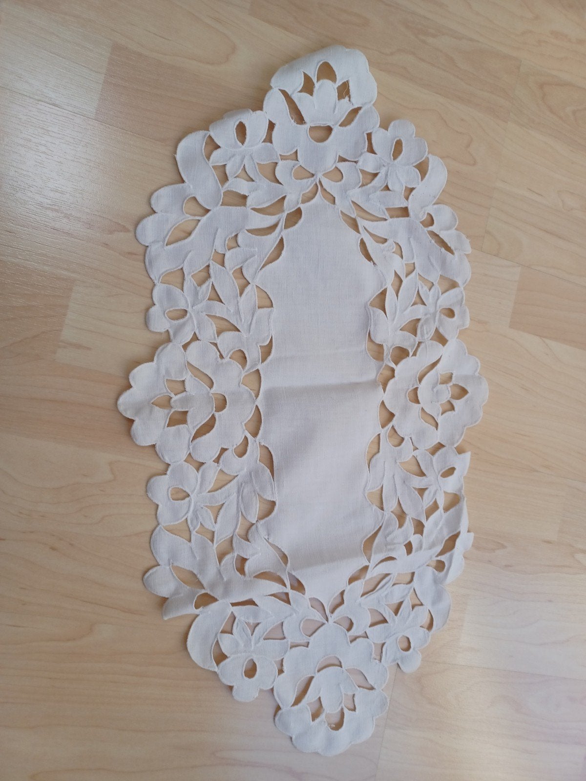 Vintage geborduurde tafelloper met bloemmotief, Vintage, Beige, Ophalen of Verzenden, Zo goed als nieuw