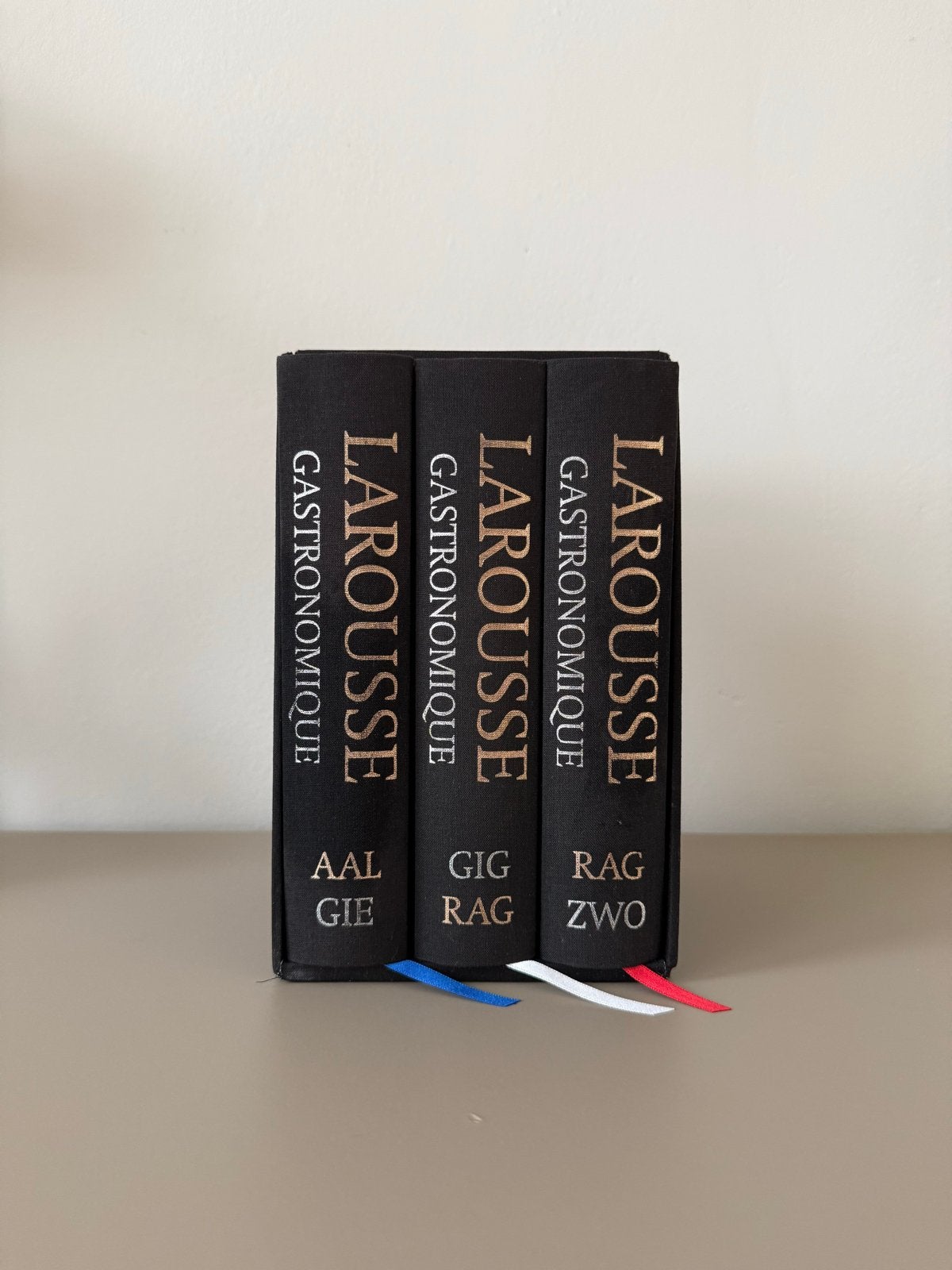 Larousse Gastronomique - 3-delige set kookboeken, Boeken, Hoofdgerechten, Ophalen of Verzenden, Zo goed als nieuw, Europa