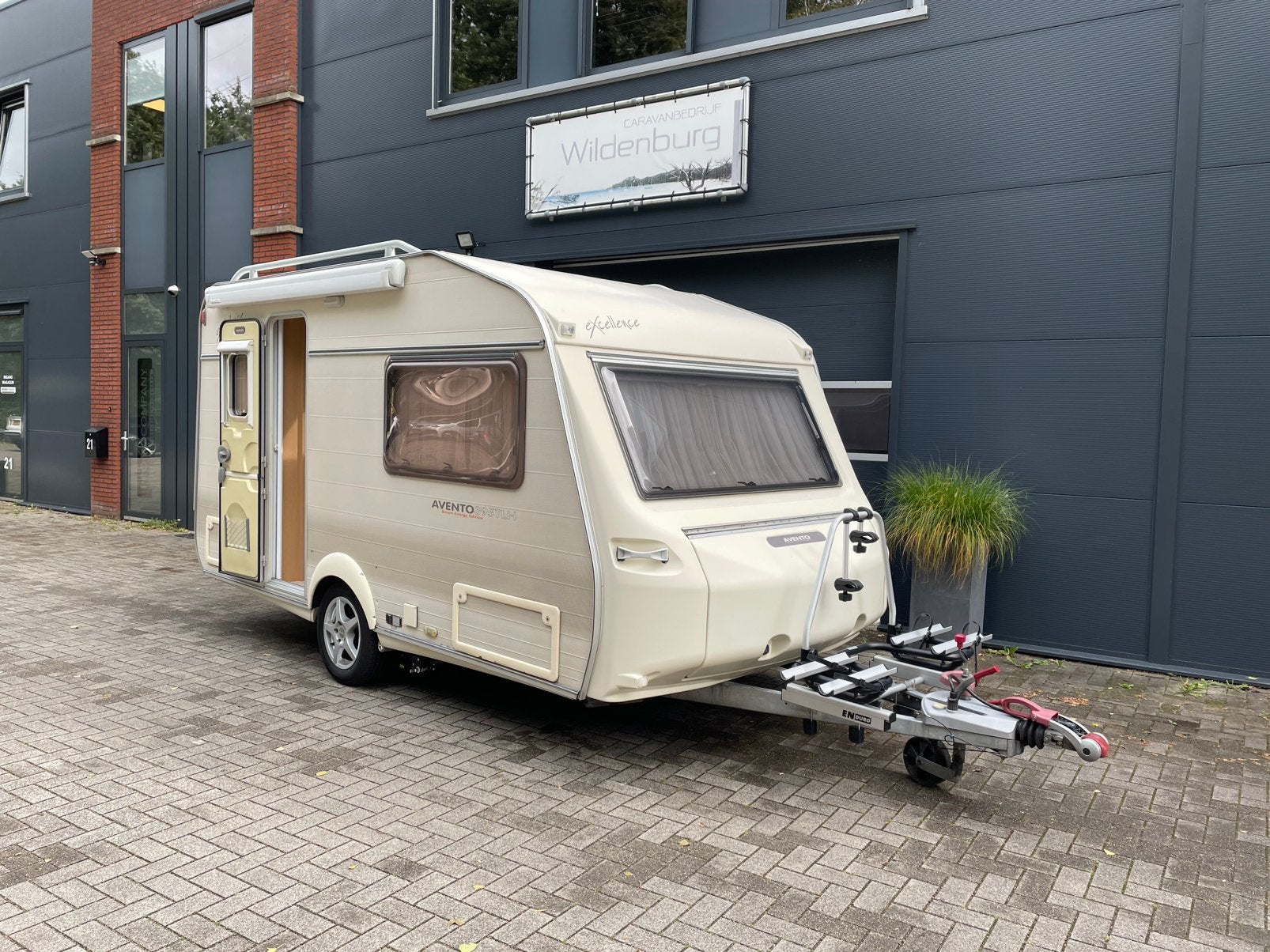 Stoere Avento Excellence 395TLH, mover, zonnepaneel!, Schokbreker, Avento, Bedrijf, 4 tot 5 meter