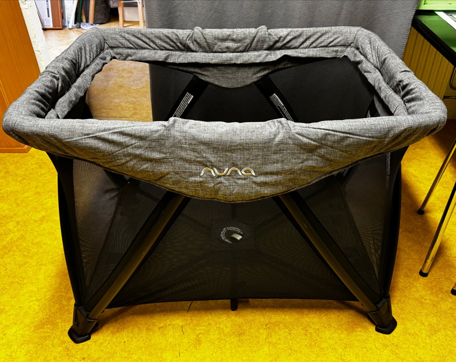 Nuna Sena Aire campingbedje/box met verhoger, Ophalen, Zo goed als nieuw, Reisbedje