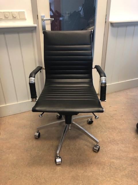 bureaustoel // Conference stoel,   kleur  zwart, Ophalen, Zwart, Zo goed als nieuw, Bureaustoel