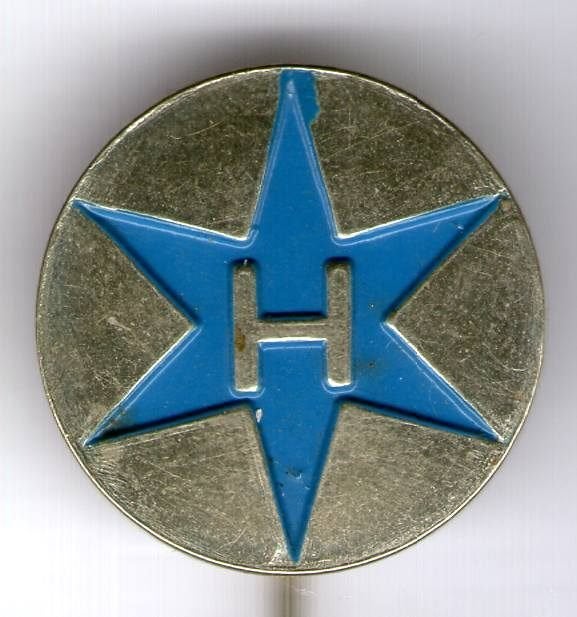 HENSCHEL blauw zilverkleurig tractor speldje 16 mm ( E_002a), Verzamelen, Speldjes, Pins en Buttons, Verzenden, Zo goed als nieuw