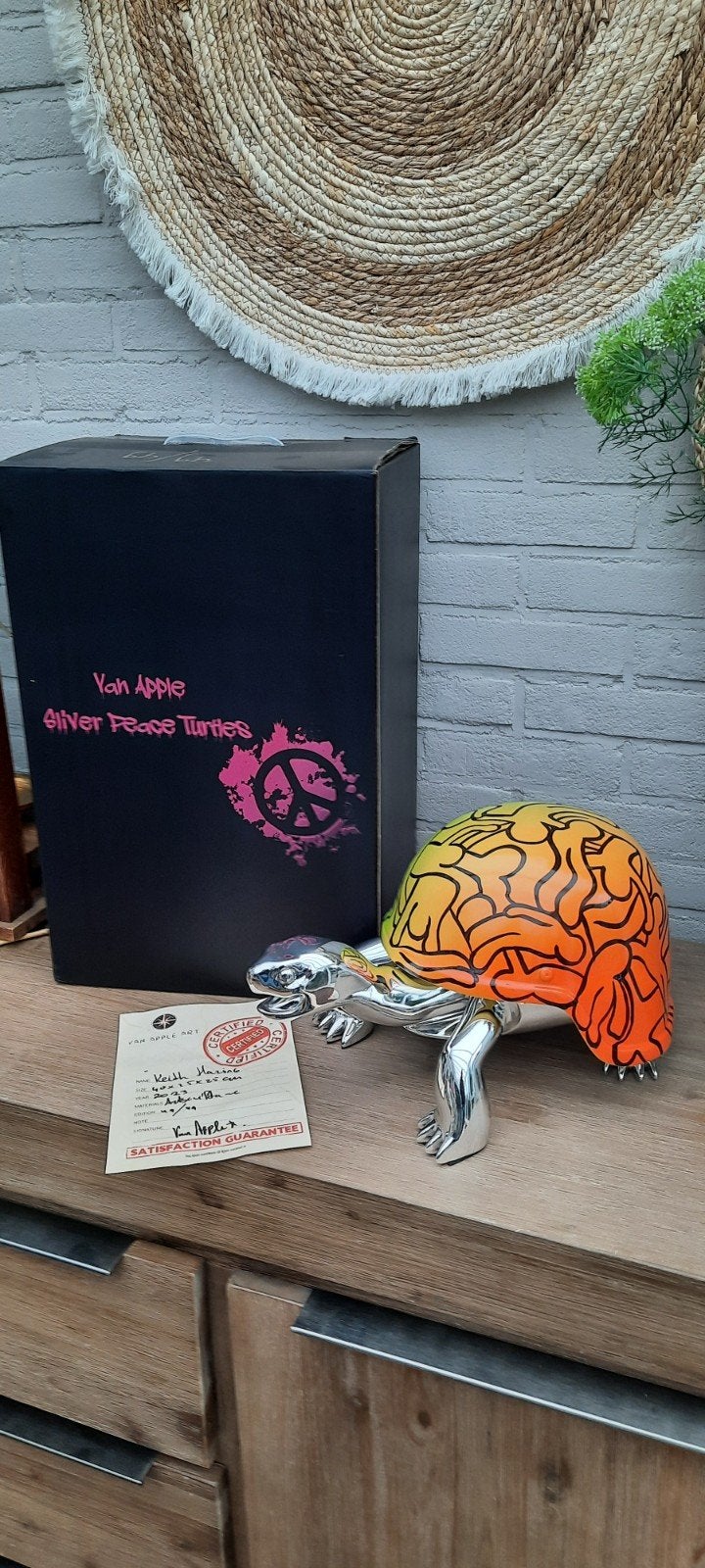 van Apple Turtle " Keith Haring " oplage 49 st, Ophalen of Verzenden