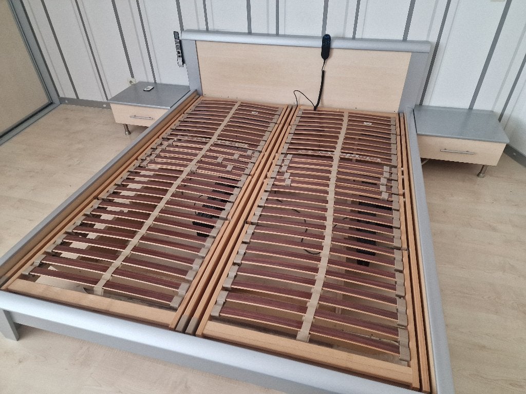 2 persoons bed 160x200 met verstelbare lattenbodem, Huis en Inrichting, Slaapkamer | Bedden, Ophalen, Tweepersoons, 200 cm, Grijs