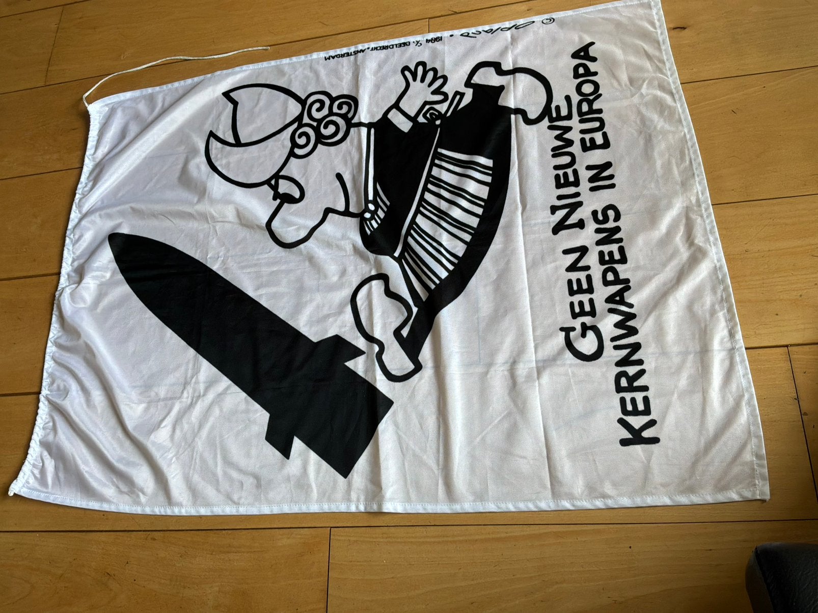 PROTESTVLAG : van OPLAND 1984 zwart -wit.Bieden, Ophalen of Verzenden, Zo goed als nieuw