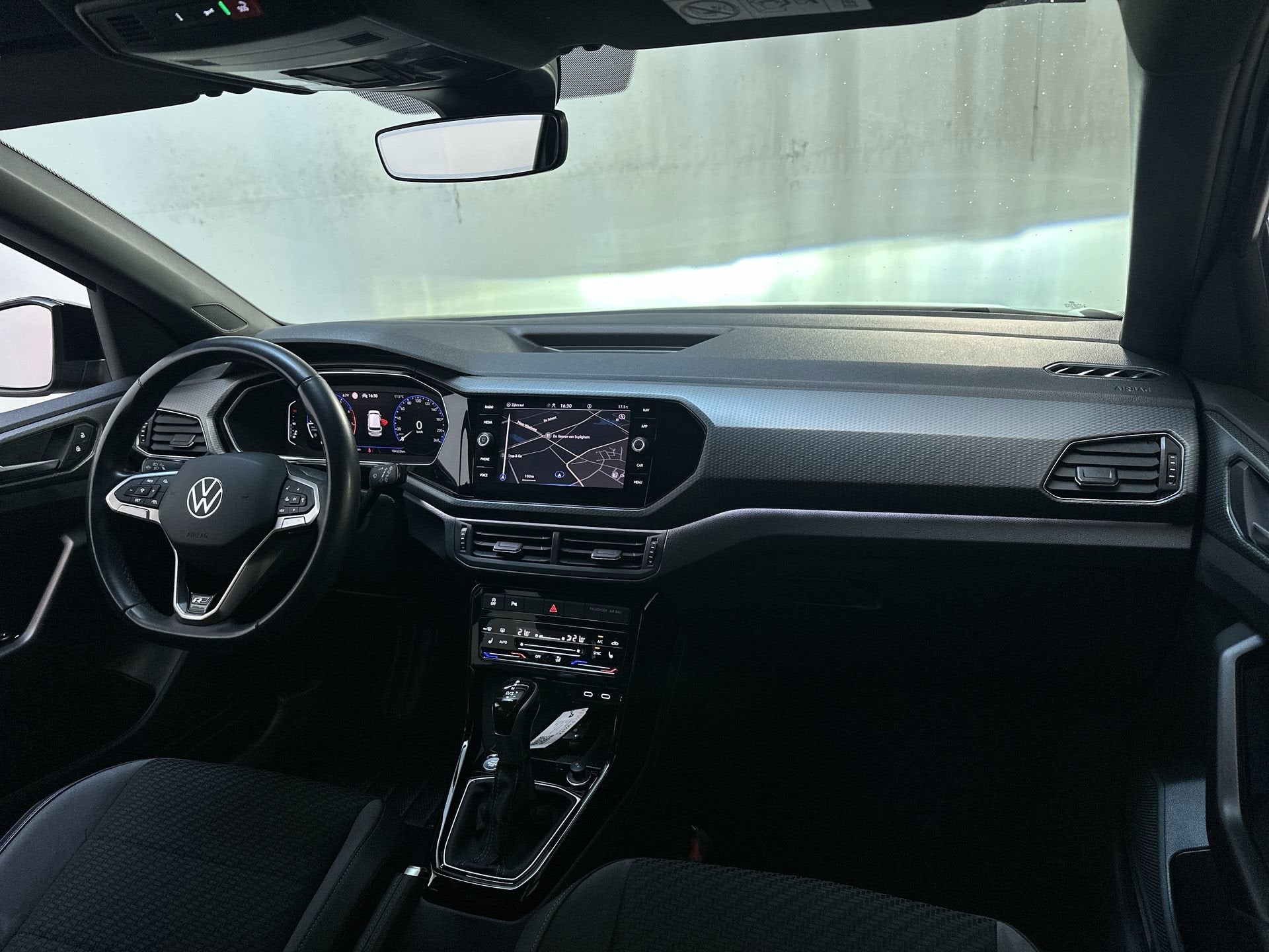 Volkswagen T-Cross 1.0 TSI 110pk DSG R-Line Stoelverwarming, Auto's, Dealer onderhouden, T-Cross, Gebruikt, Met garantie (alle)