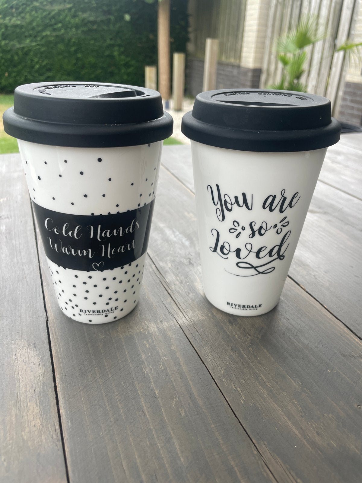 2 Riverdale koffiebekers met drinkdeksels, Ophalen, Zo goed als nieuw, Kop(pen) en/of Schotel(s)
