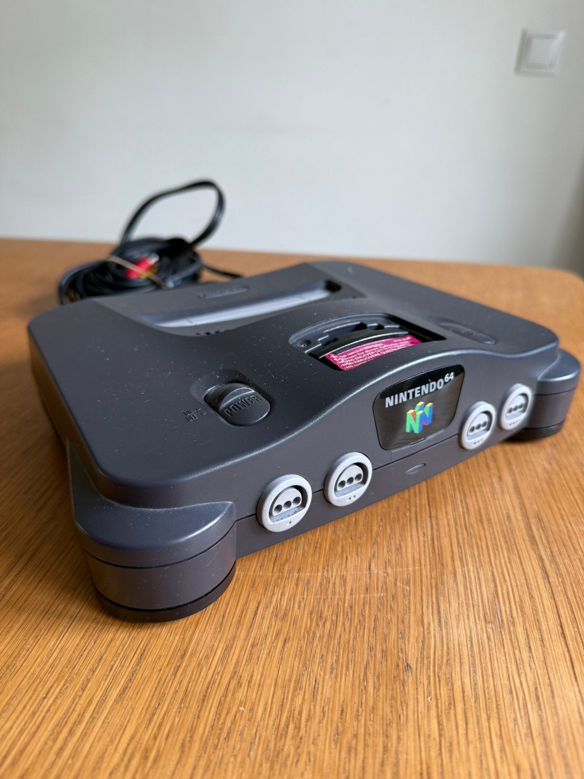 Nintendo 64 console + kabels - zonder controllers of games, Ophalen of Verzenden, Zo goed als nieuw, Zonder controller