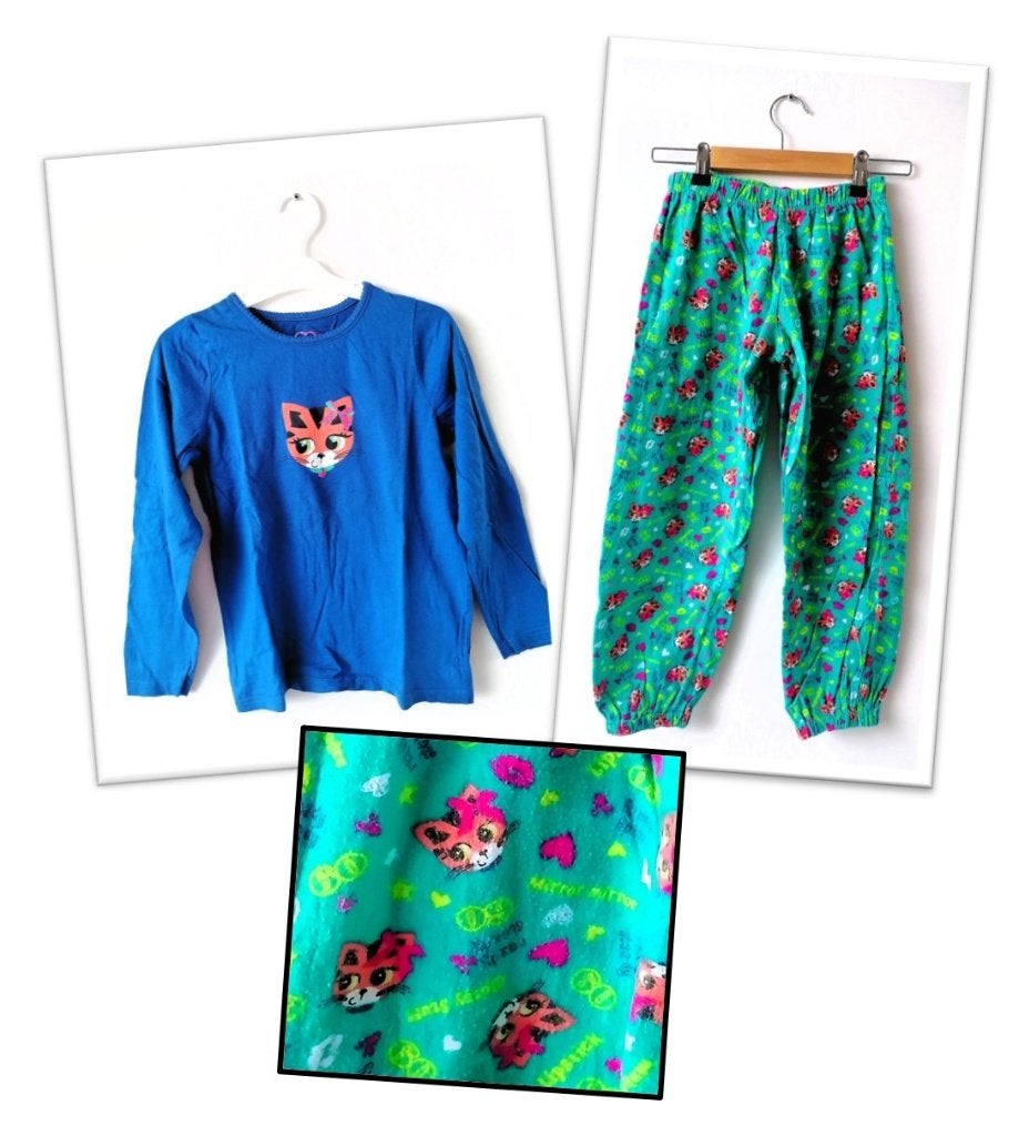 AH pyjama blauw en groen met poesjes, maat 134/140, Ophalen of Verzenden, Gebruikt, Meisje, Nacht- of Onderkleding