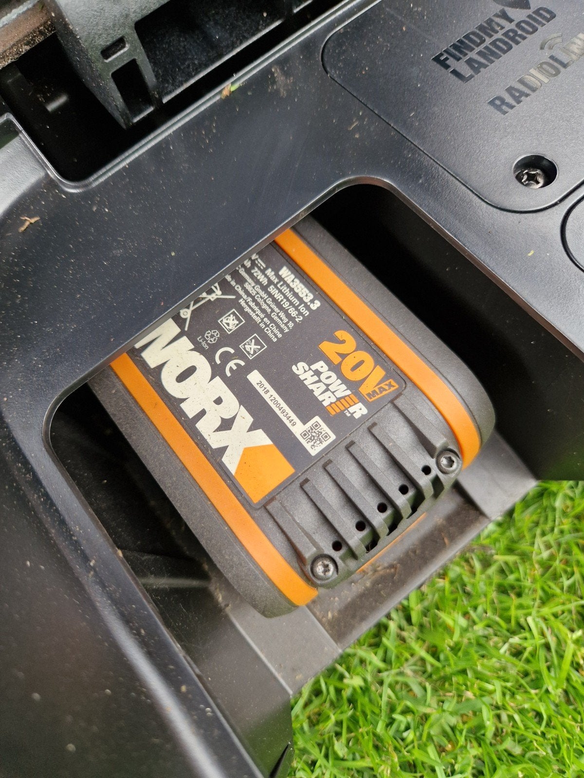 Worx Landroid robotmaaier m500, Gebruikt, Minder dan 30 cm, Ophalen of Verzenden, Accu-grasmaaier