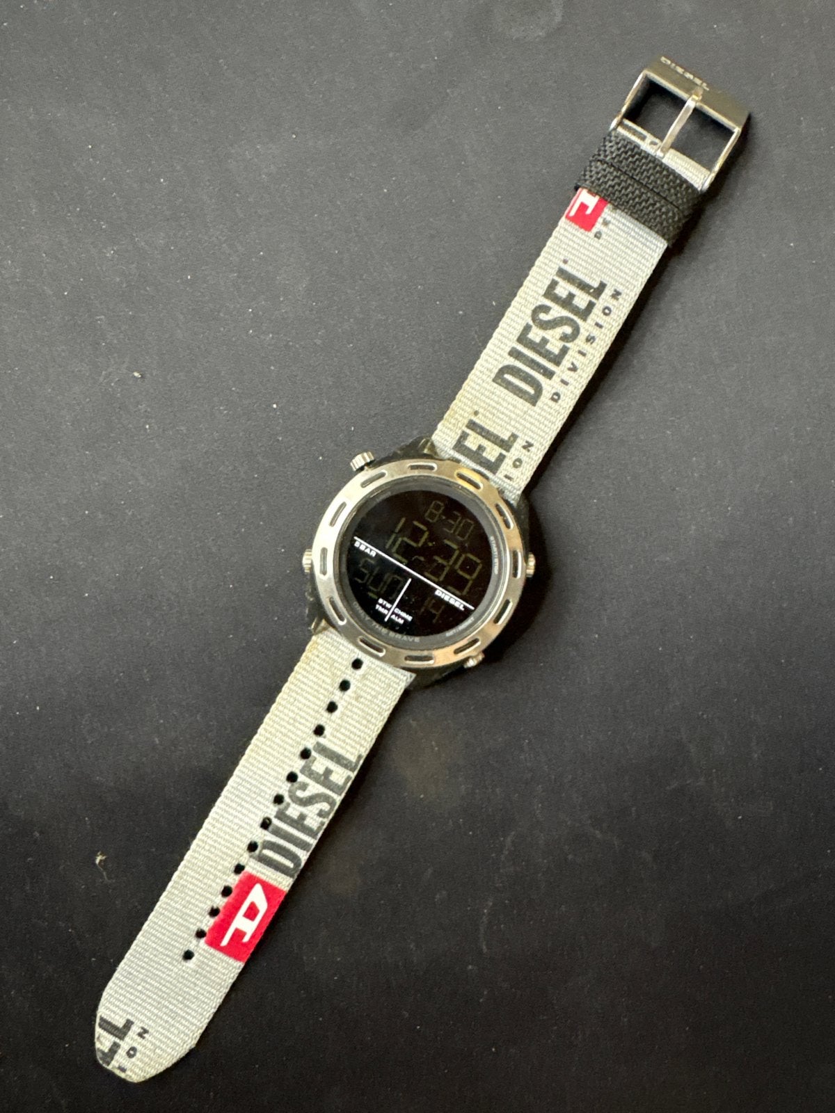 Diesel horloge met lederen opbergbox - knopje los, Sieraden, Tassen en Uiterlijk, Ophalen, Zo goed als nieuw