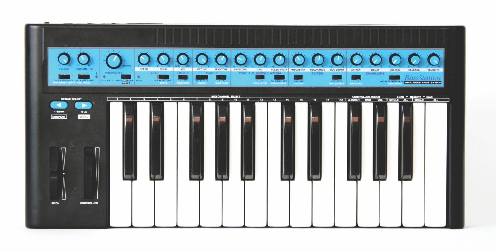 GEZOCHT > Bass Station 1 key van Novation, Ophalen, Zo goed als nieuw