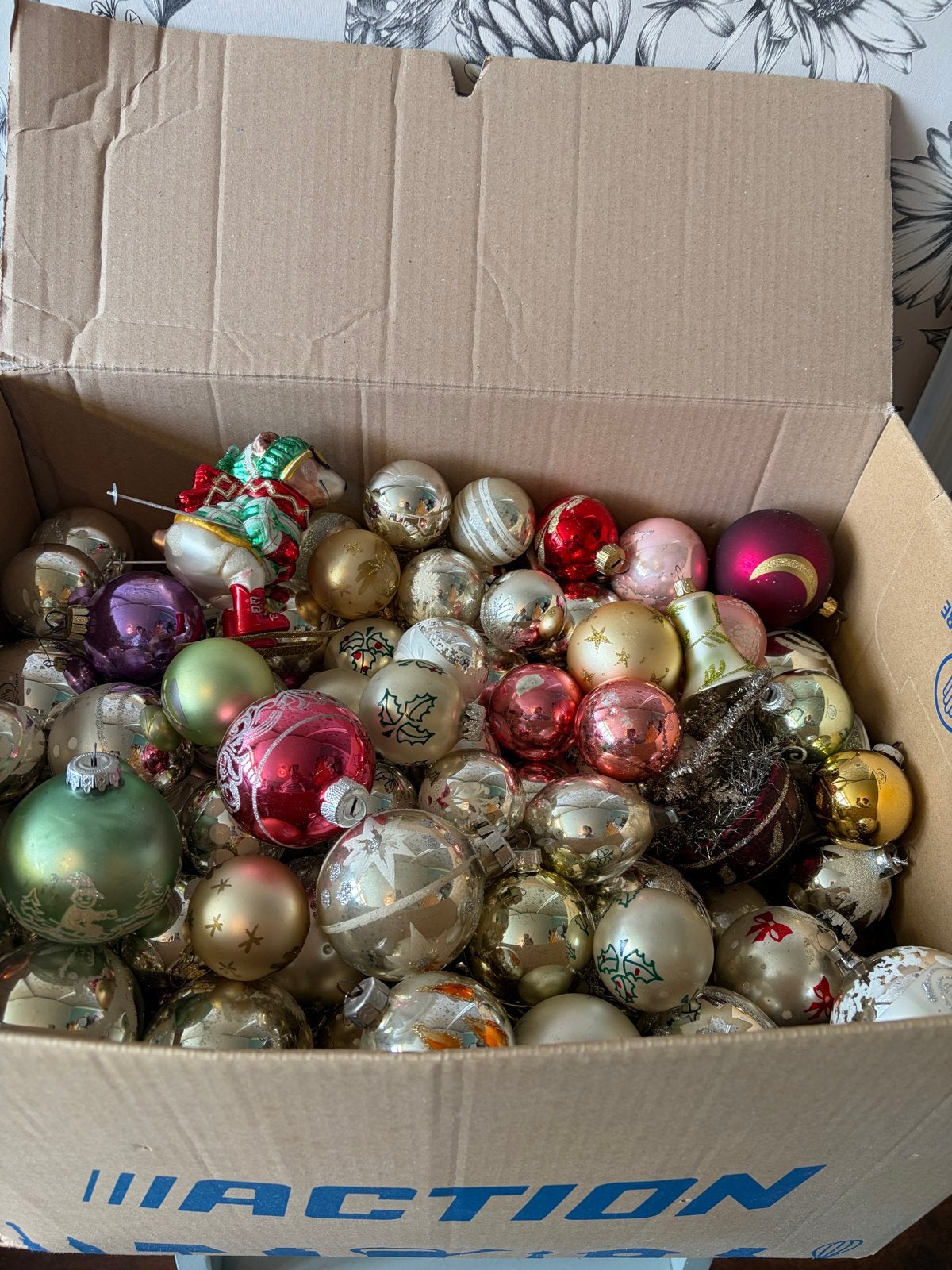 Verhuisdoos vol met kerstballen, Ophalen, Gebruikt
