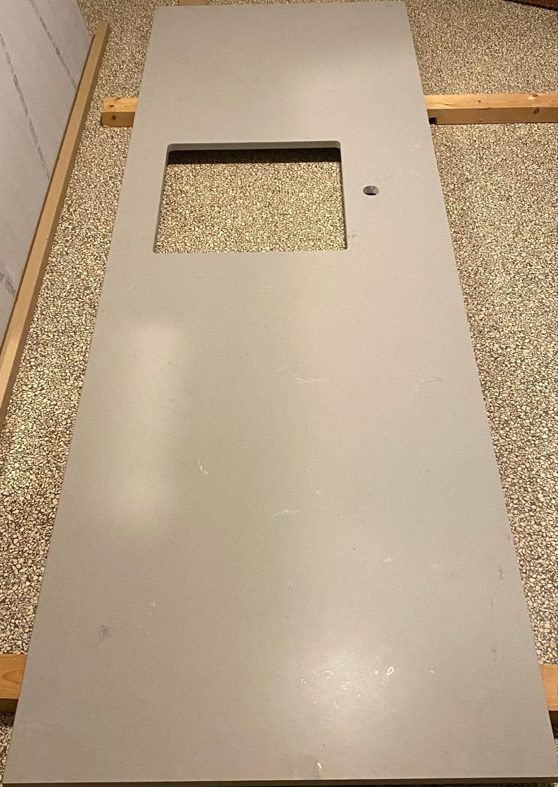 Grijs composiet aanrechtblad met uitsparing voor spoelbak, Ophalen, Overige typen, Zo goed als nieuw, Steen/keramiek