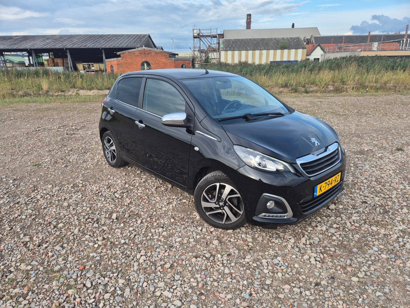 Peugeot 108 1.0 E-vti 72pk 5D 2021 Zwart, Voorwielaandrijving, Stof, Zwart, 4 stoelen