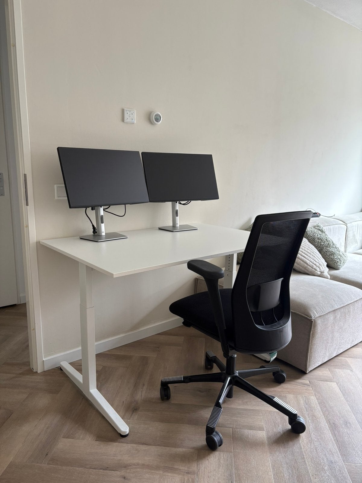 Complete thuiswerkplek te koop!, Computers en Software, Monitoren, Zo goed als nieuw, 60 Hz of minder, HDMI, In hoogte verstelbaar