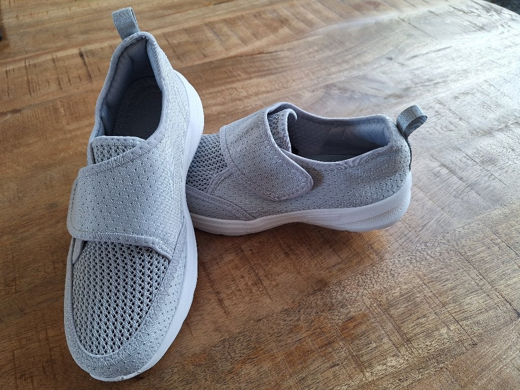Damesschoen lichtgewicht mt 39 klittenband, Nieuw, Ophalen of Verzenden, Sneakers of Gympen, Grijs
