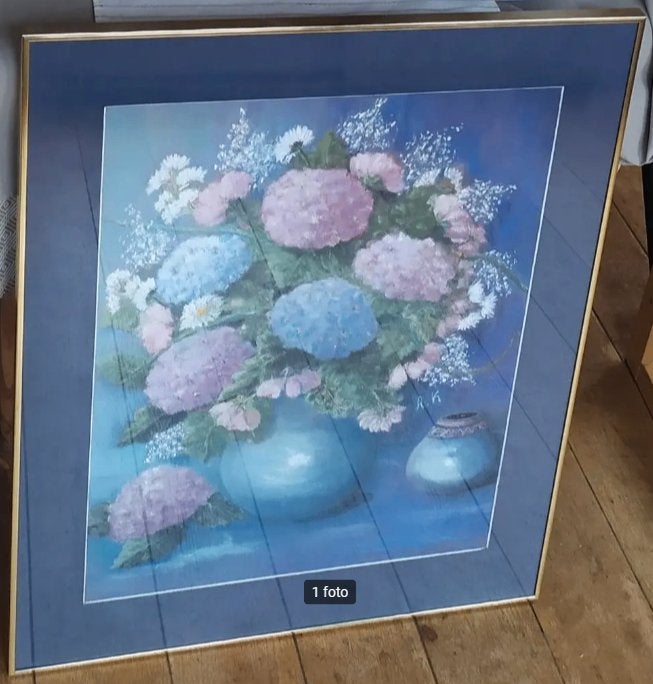 Schilderij hortensia's in passepartout in goudkleurige lijst, Ophalen of Verzenden, Zo goed als nieuw, Schilderij, 75 – 100