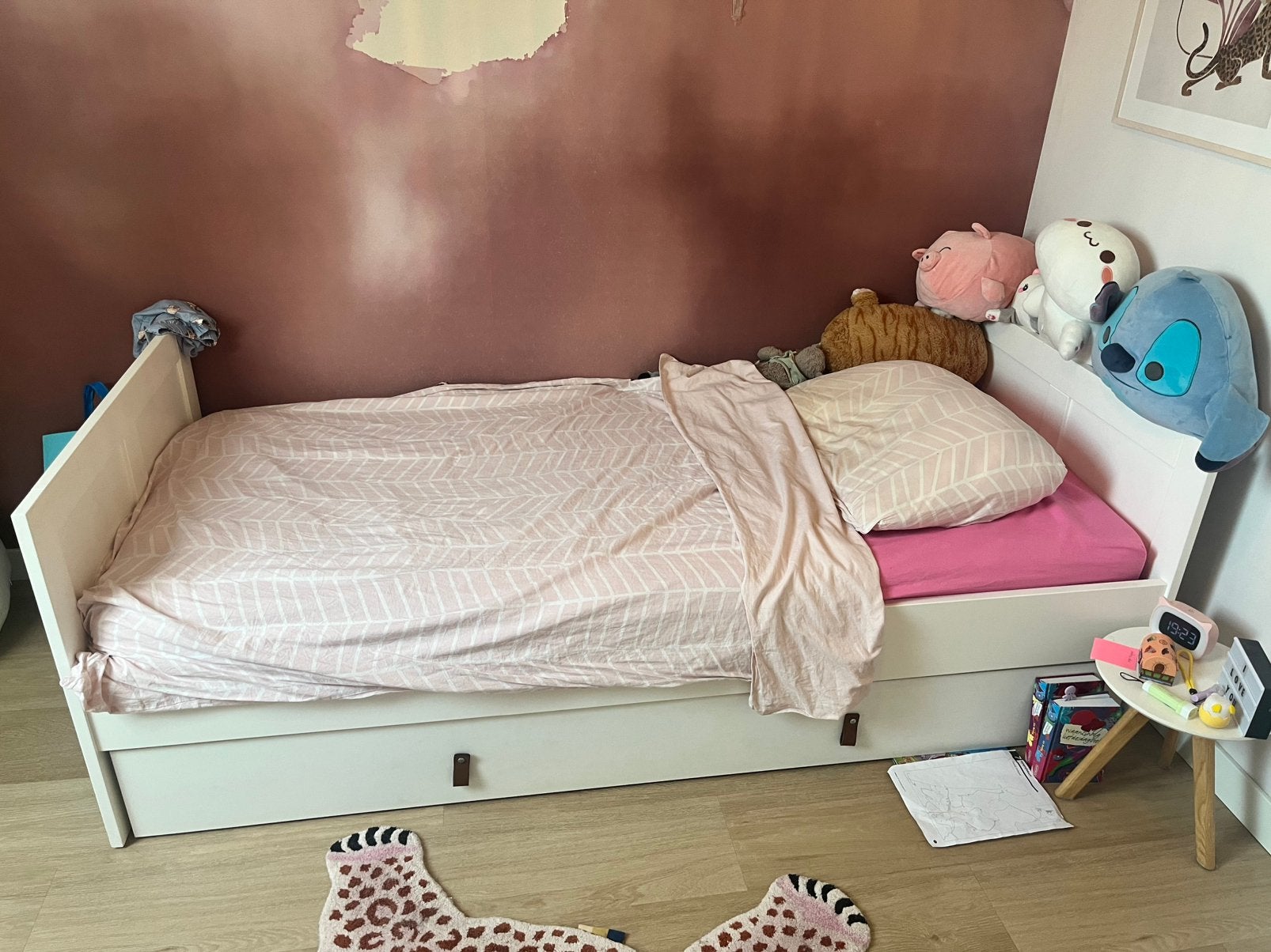 Nette witte kast en bed voor een kinderkamer, Ophalen, 85 tot 100 cm, Gebruikt, Matras