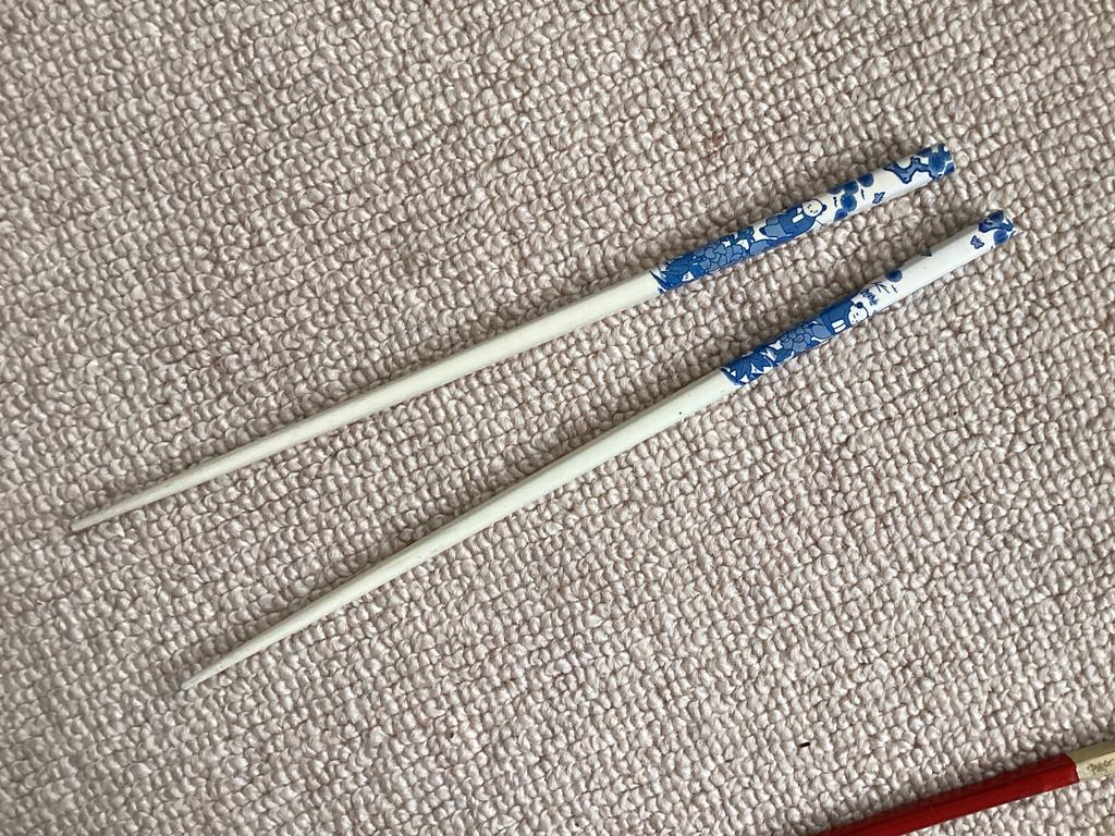 Eetstokjes 23 cm // per set te koop / rood 25 / blauw 24, Ophalen of Verzenden
